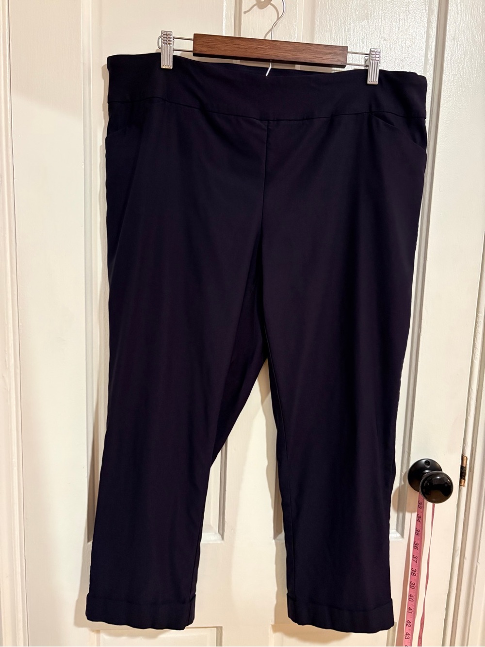 Tribal Women’s Navy Pull-On Stretch Capri Pants
